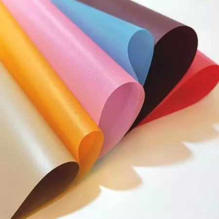 Strukturierte Vinyl-PVC-Folien - individuelle Farben und Prägungen